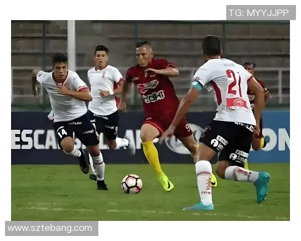 多特蒙德迎战浦和红宝石展现足球魅力的巅峰对决 多特蒙德迎战浦和红宝石展现足球魅力的巅峰对决