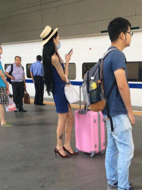 为什么现正在女生出门喜爱带一次性口罩雷竞技APP(图2)